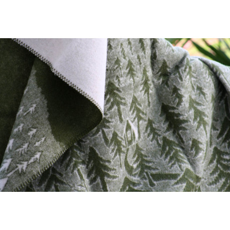 Ultima Thulé PLAID ÉPAIS VERT LAINE AGNEAU "MAISON DANS LA FORET" KLIPPAN YLLEFABRIK