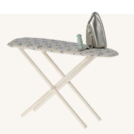 IRON AND IRONING BOARD MINIATURE MAILEG