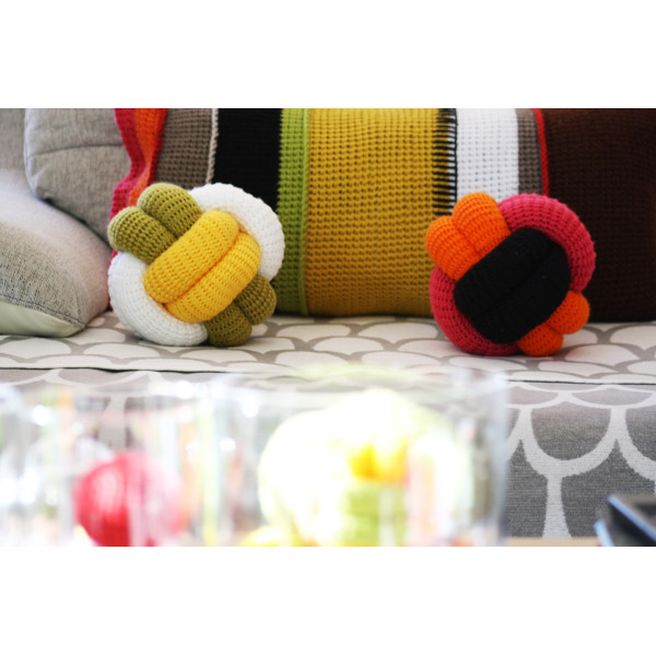 COUSSIN KNIT BALL MEDIUM VERT JAUNE ULTIMA THULE