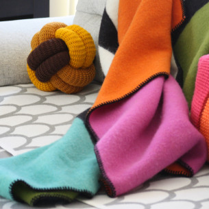 CUSHION KNIT KNOT MEDIUM CHOCOLATE OCHER Ultima Thule webshop 2
