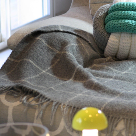 Ultima Thulé VINGA LIGHT GREY LAMBS WOOL THROW KLIPPAN