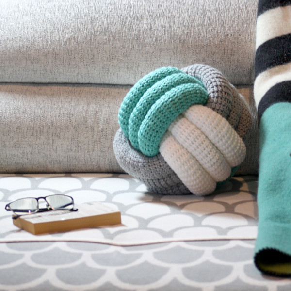 CUSHION KNIT BALL LARGE AQUA Ultima Thule webshop