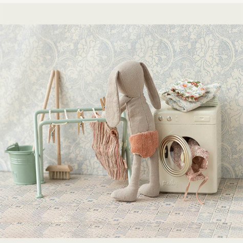 METAL CLOTHES POST w PEGS MAILEG