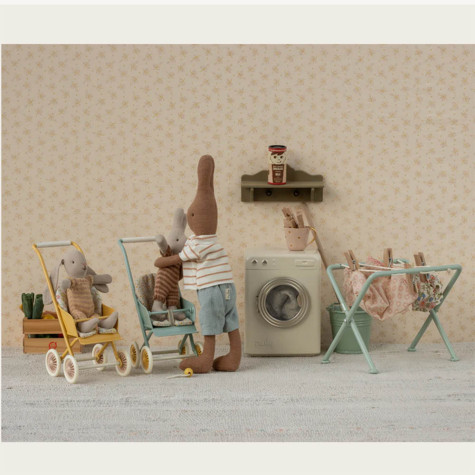 METAL CLOTHES POST w PEGS MAILEG