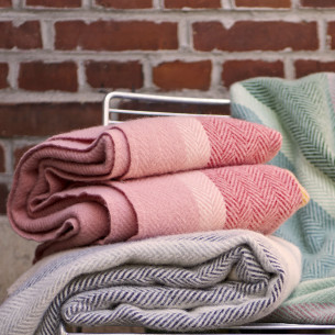 BIRKA FLOWER PLAID LAINE KLIPPAN YLLEFABRIK 2