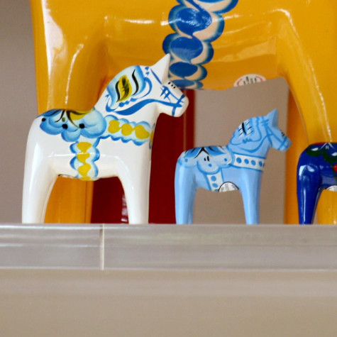 CHEVAL DE DALECARLIE BLANC COULEURS SUEDE 7 CM